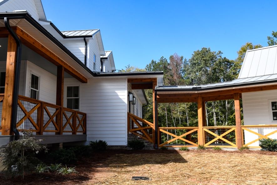Garage with Bonus Room

A clean, modern farmhouse-style garage with upper-level bonus space. Featuring carriage doors, black accents, and a standing-seam metal roof for long-lasting curb appeal.