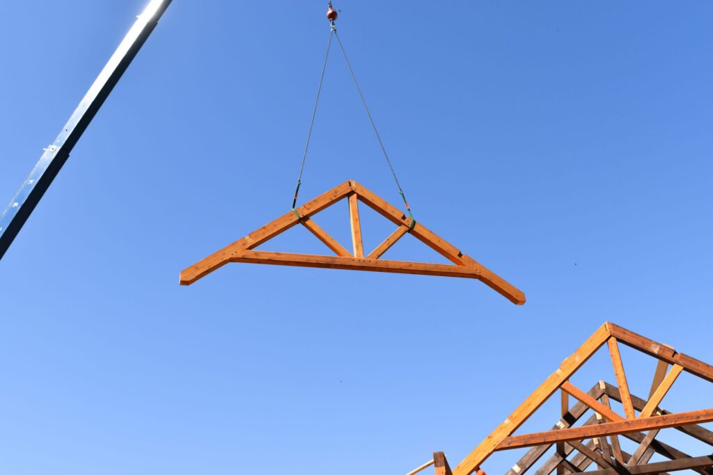 Setting Custom Timber Frame for North Carolina Home.